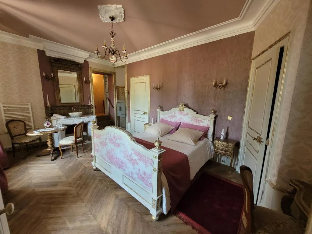 Château de Saint-Sulpice, château à Condal
