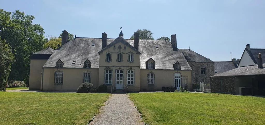 Manoir de Saint Ouen, château à Sideville