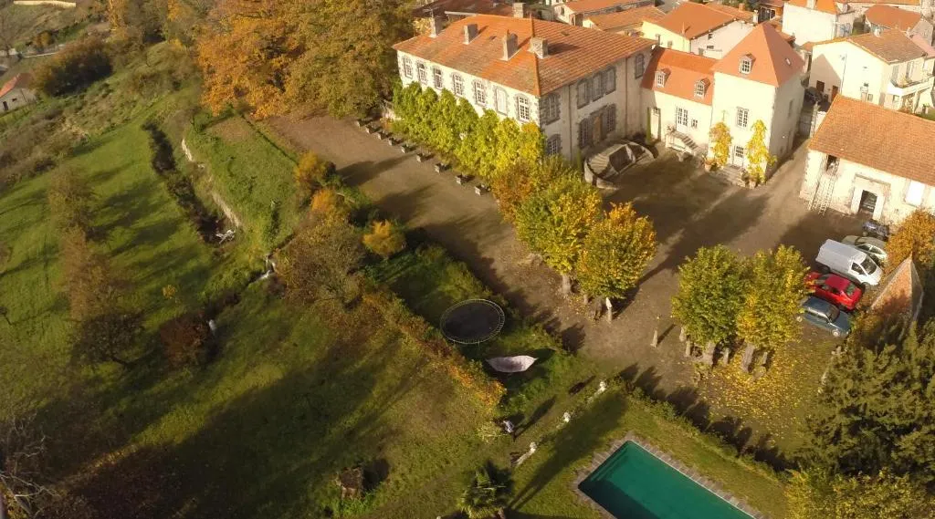 Manoir d'Aubeterre, château à Marsat