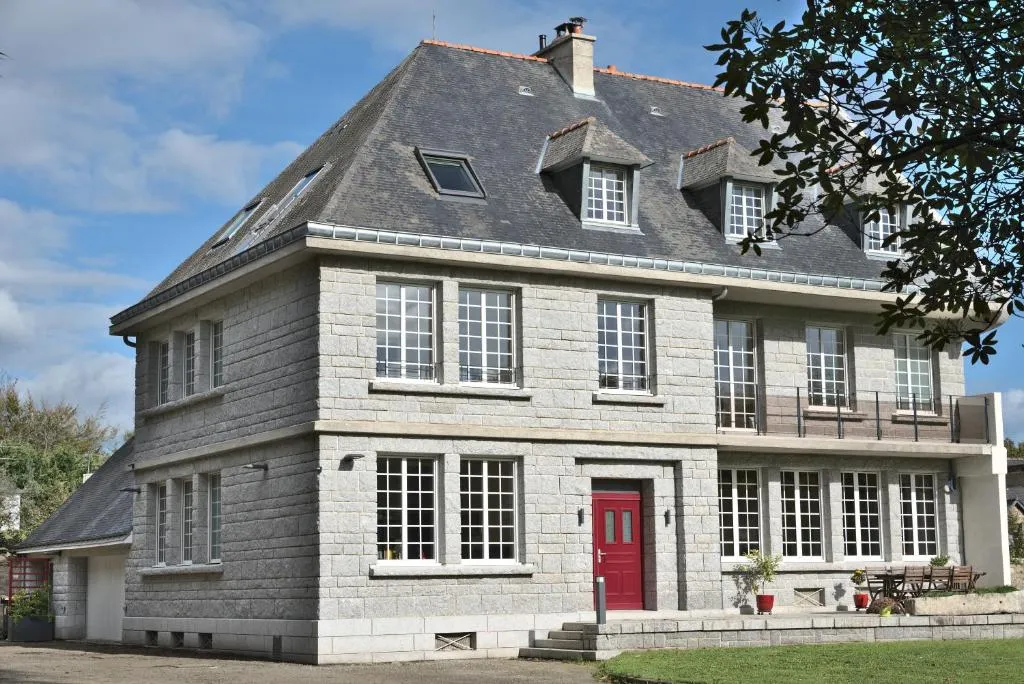 Manoir de Kerguestenen, château à Gestel