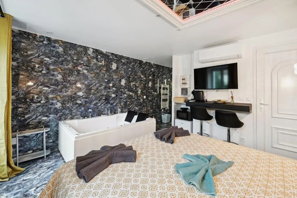 La Création d'Adam, love room à Corbeil-Essonnes