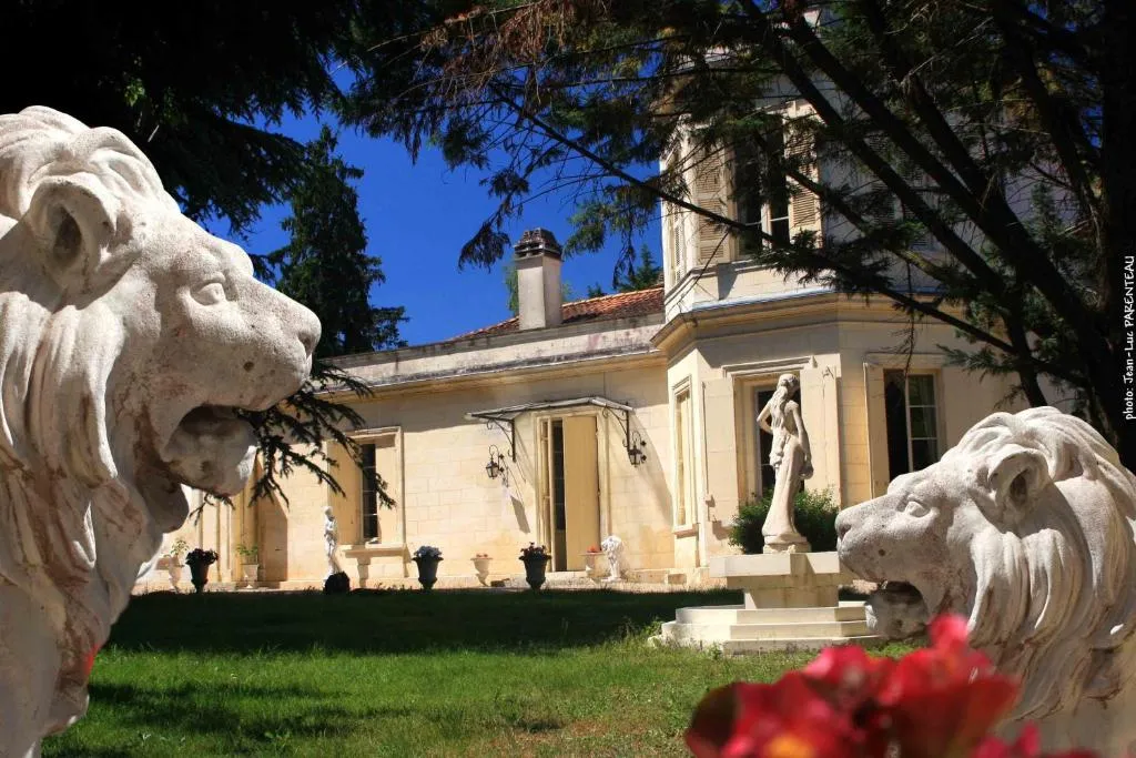 Château la Moune, château à Montussan