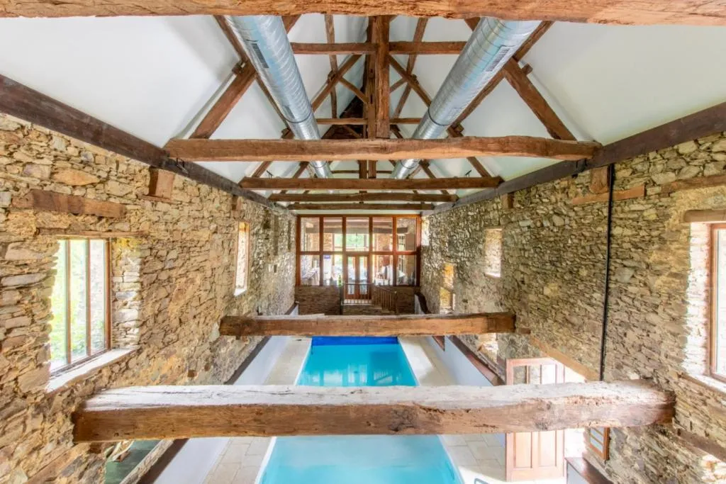 Manoir de la Vieille Douve, château à Bourg-l'Évêque