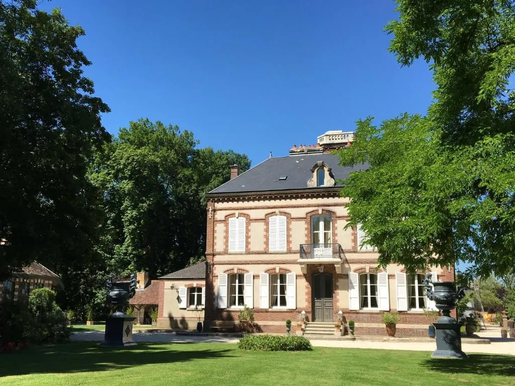 Château de Montabert, château à Montaulin