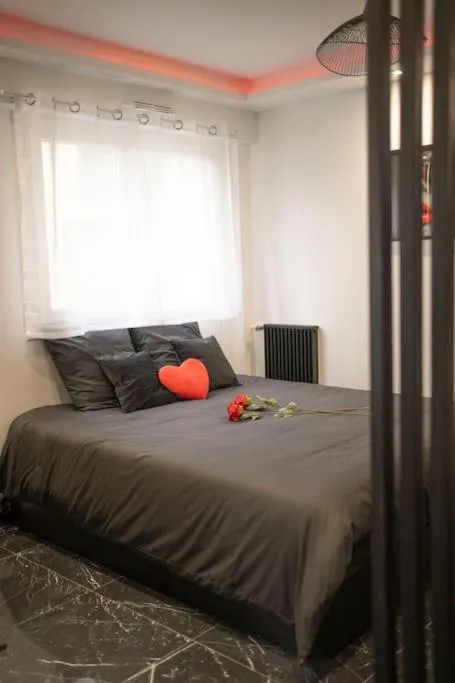 Love Room Luna Spa à Saint-Ouen-l'Aumône, photo 2