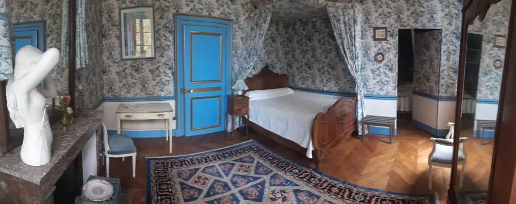 Château de Longeville à Deux-Chaises, photo 2