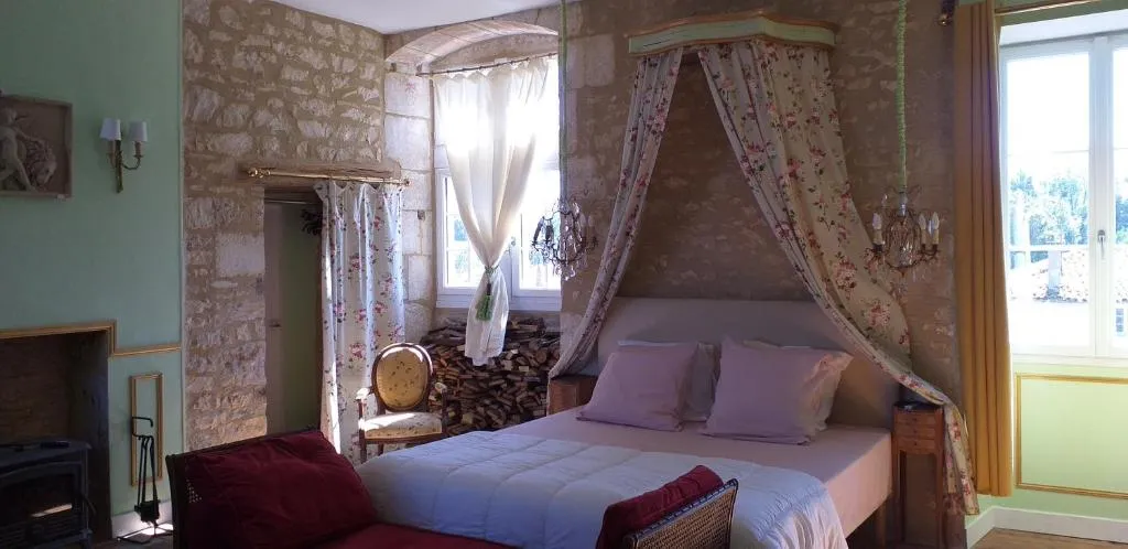 La Chambre Renaissance à Champagne-Mouton, photo 2