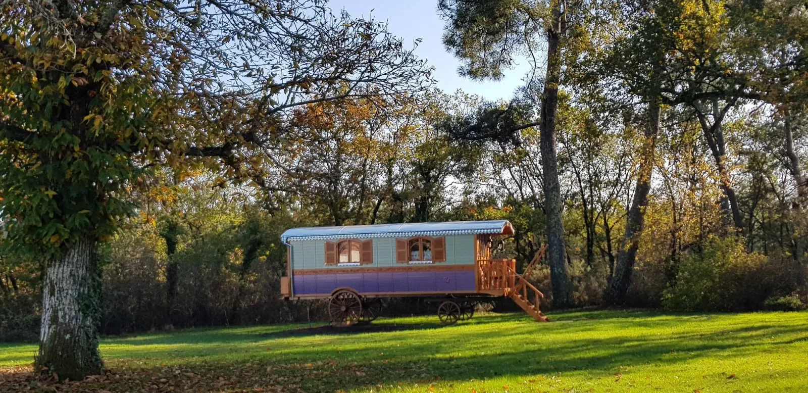 Roulotte Au Bois Chéri, roulotte à Bussac-Forêt