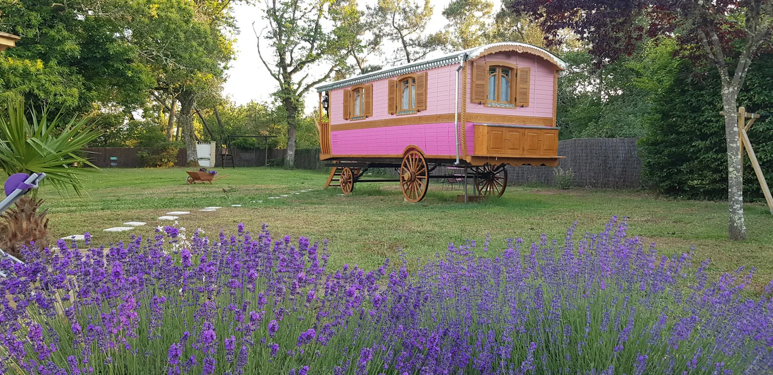 Ô Bois d'mon cœur, roulotte à Bussac-Forêt