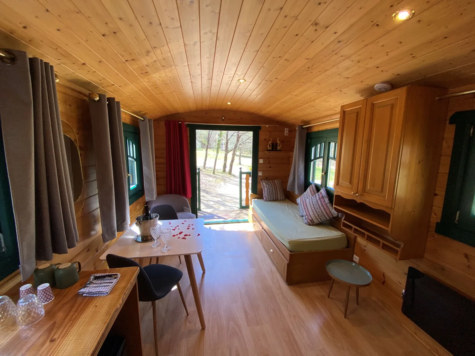 Roulotte Spa de Sirguet à Monsac, photo 6