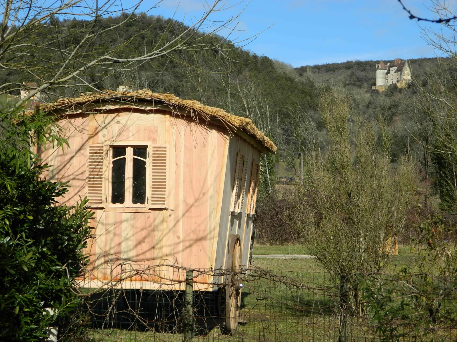 La Roulotte Tzigane du Coustaty à Saint-Vincent-de-Cosse, photo 4