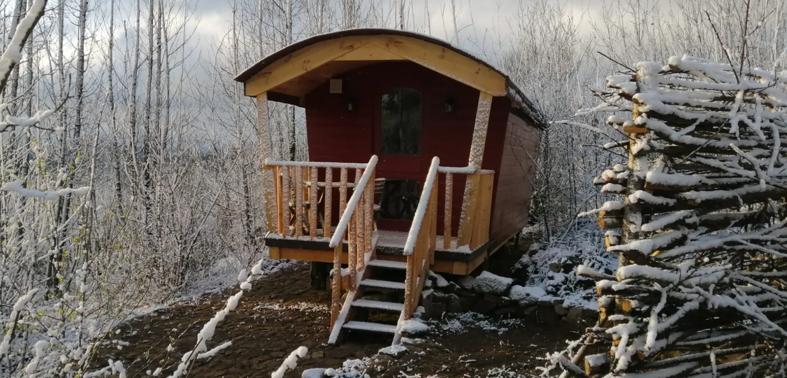 La Roulotte des Bois de Saint Auvent, roulotte à La Geneytouse