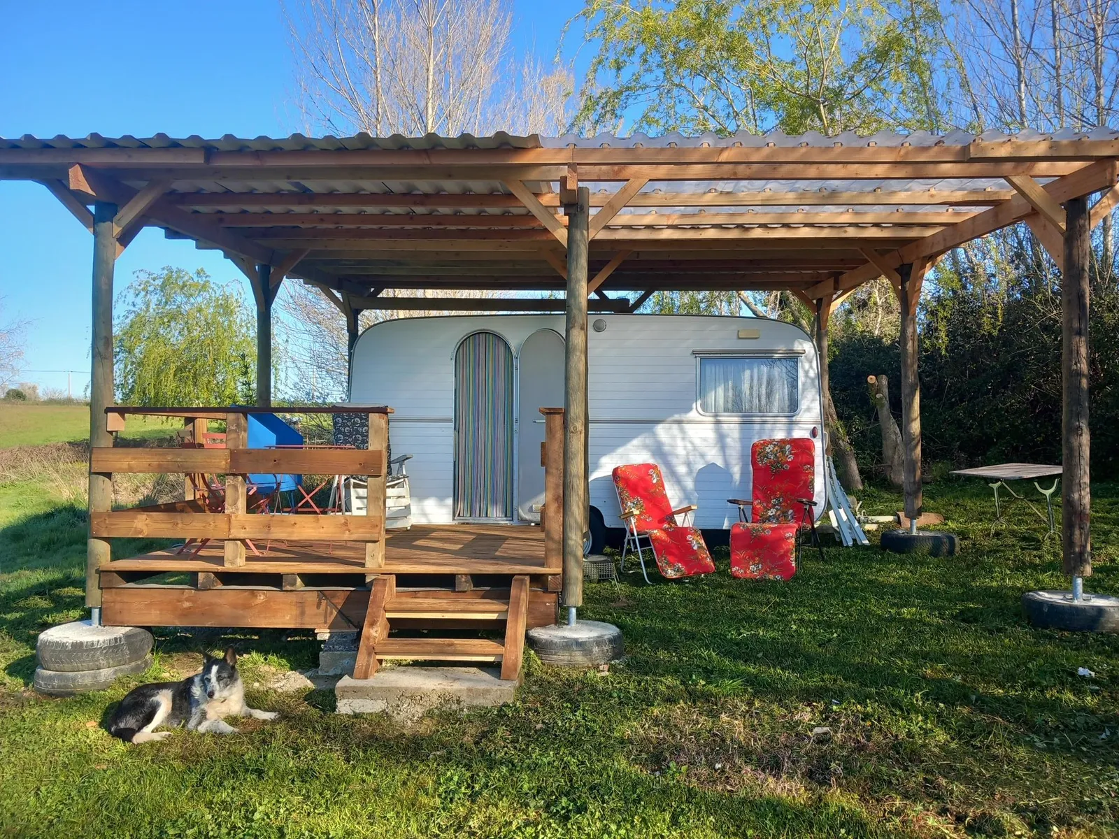 La Caravane Vintage Bucolique, roulotte à Terre-de-Bancalié