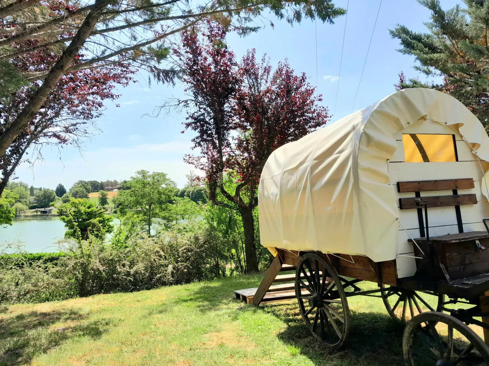 Le Chariot Western du Lac des Auzerals, roulotte à Rabastens