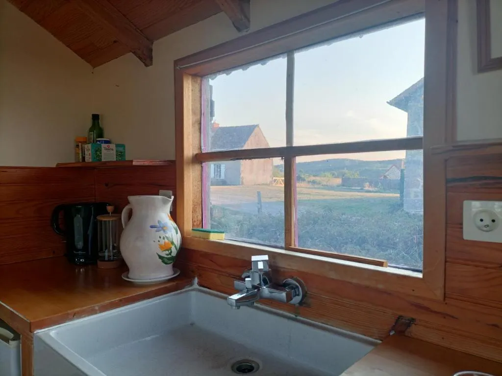 Petite roulotte en bois à Dettey, photo 6