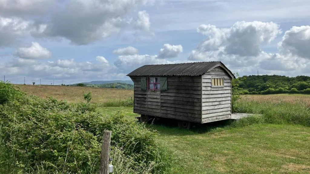 Petite roulotte en bois à Dettey, photo 7