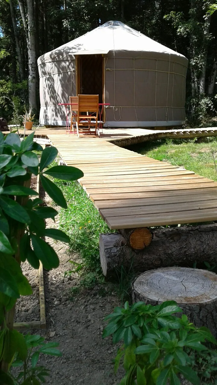 Yourte et Verdure à Treignat, photo 3