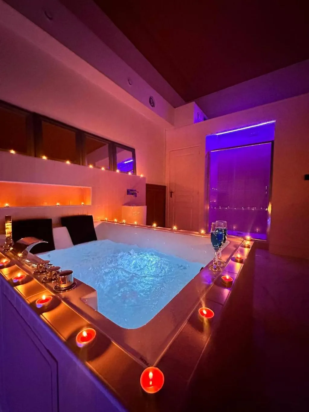 Pink Love Room, love room à Tourcoing