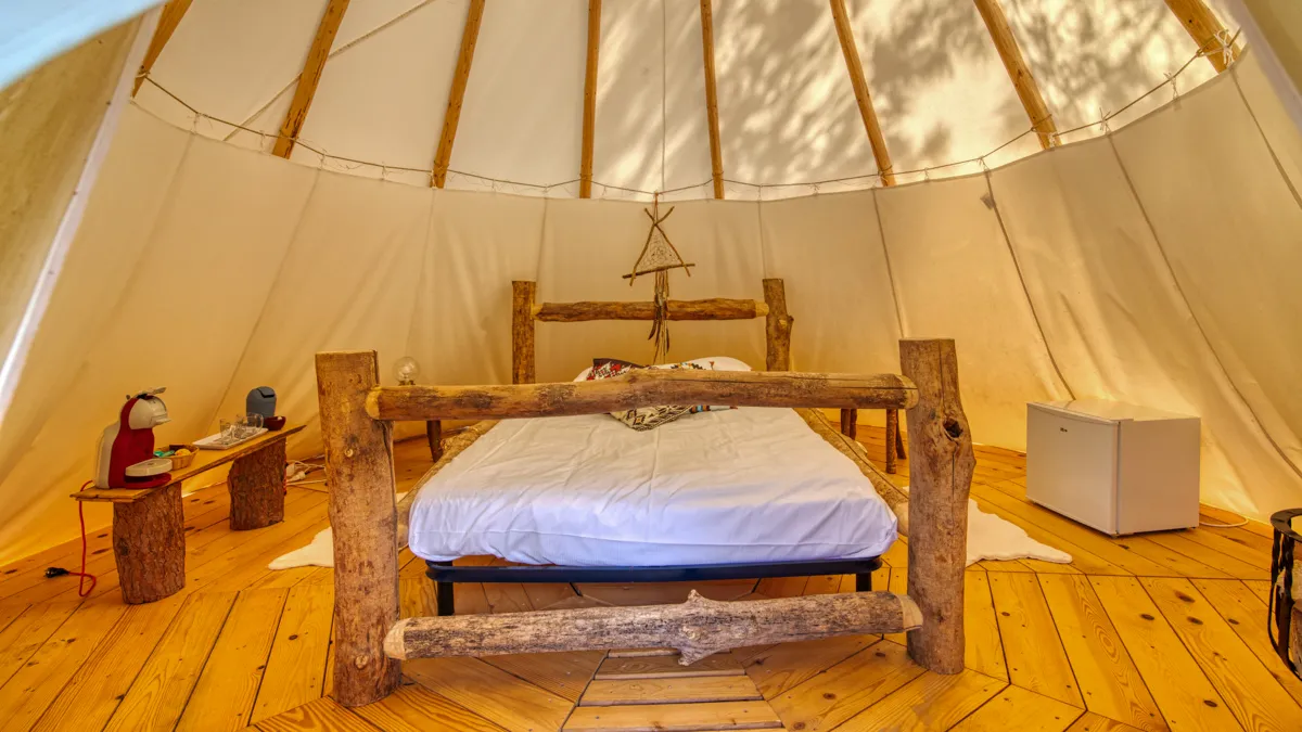 Tipi Indien de Figurotta, hébergement insolite à Bizanet