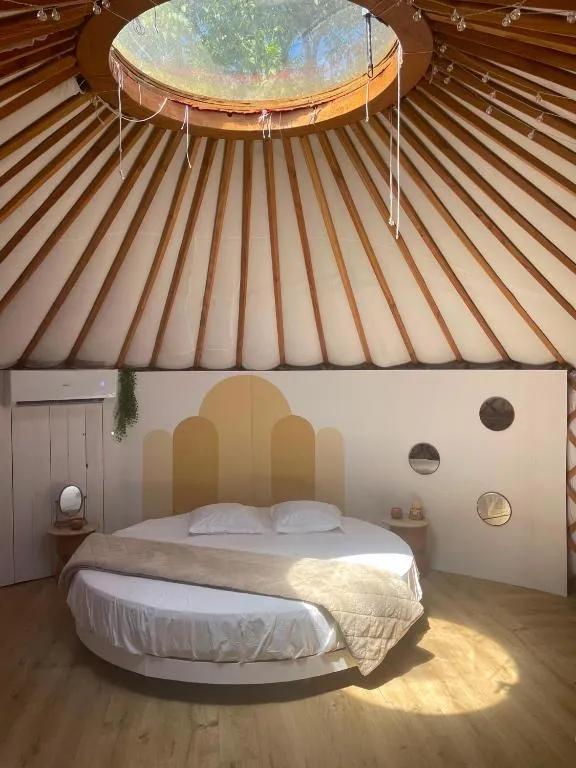 La Yourte au Lit Rond à Chassiers, photo 2