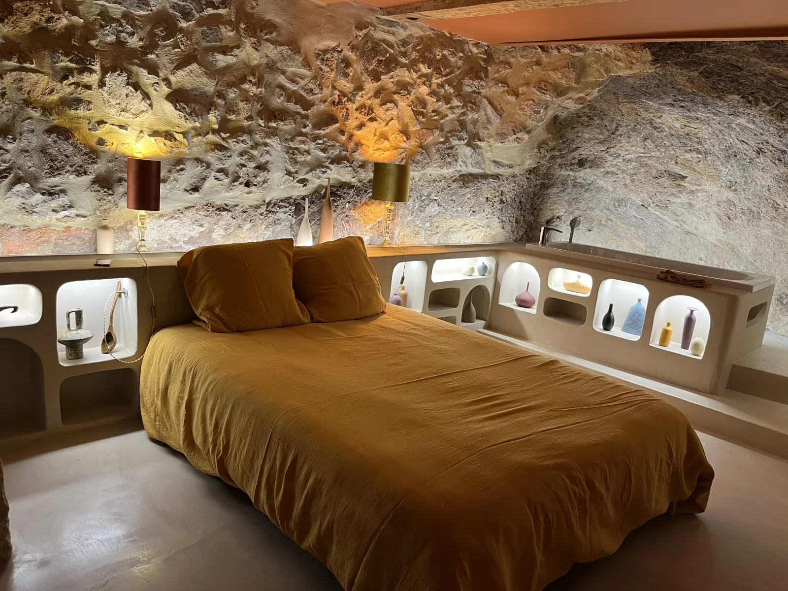 La Roche Dorée, troglodyte à Fitou