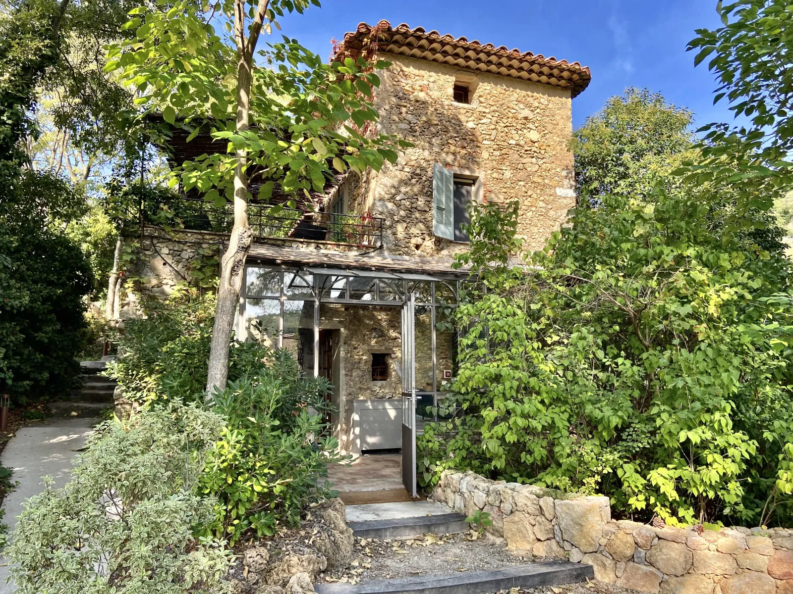 La Chambre de Lou Calen, troglodyte à Cotignac