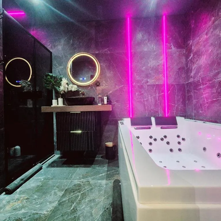 La Petite Suite, love room à Brest