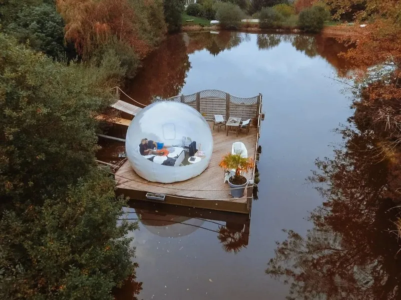 Bulle flottante, hébergement sur l’eau à La Roche-Maurice