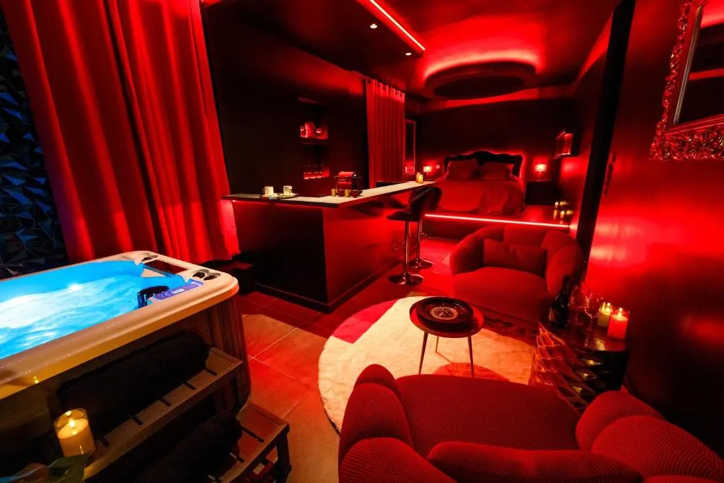Suite Romantique Jacuzzi, love room à Toulouse