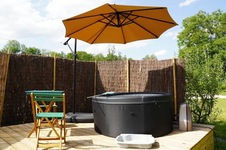 Le Dodôme sous son gazebo à Fontenoy, photo 2