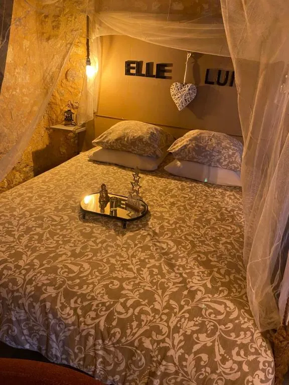 Love Hôtel Najatte à Bourg, photo 2