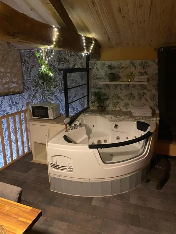 Love Hôtel Najatte à Bourg, photo 3
