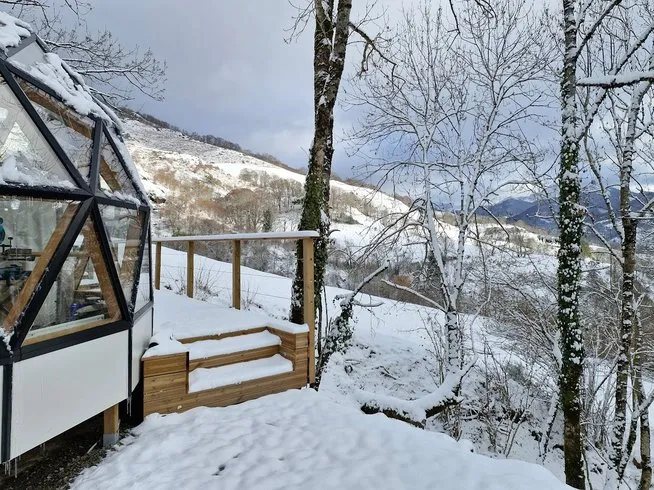 Bulle de neige et nature à Mandailles-Saint-Julien, photo 2