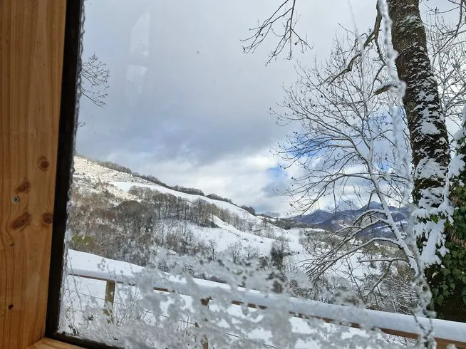 Bulle de neige et nature à Mandailles-Saint-Julien, photo 4