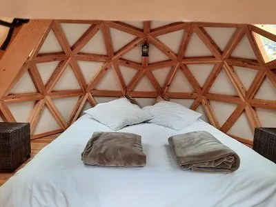 Dôme toile et bois, dôme à Chambon-sur-Lac