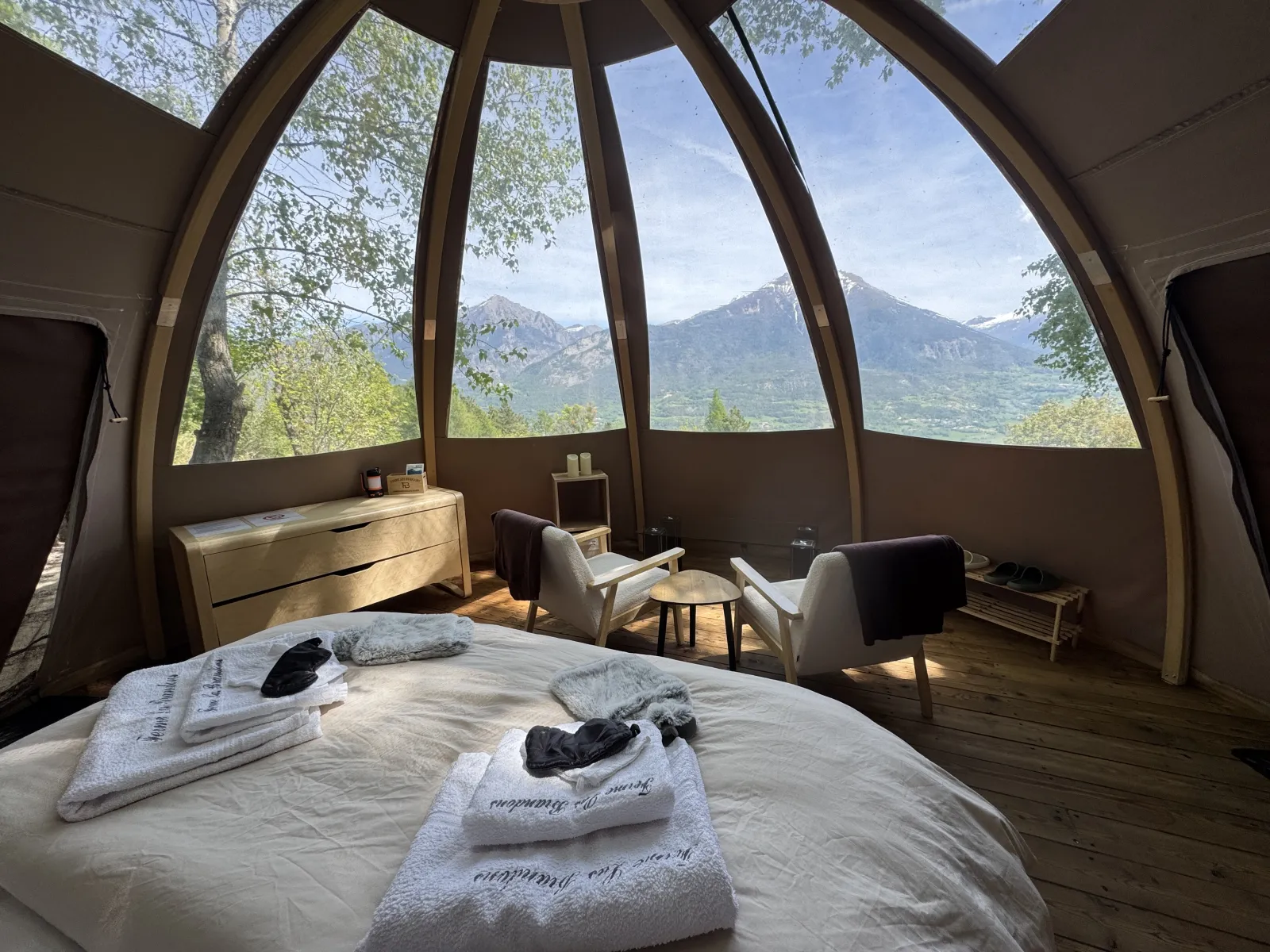 Le Wigwam montagnard & Spa, bulle à Châteauroux-les-Alpes