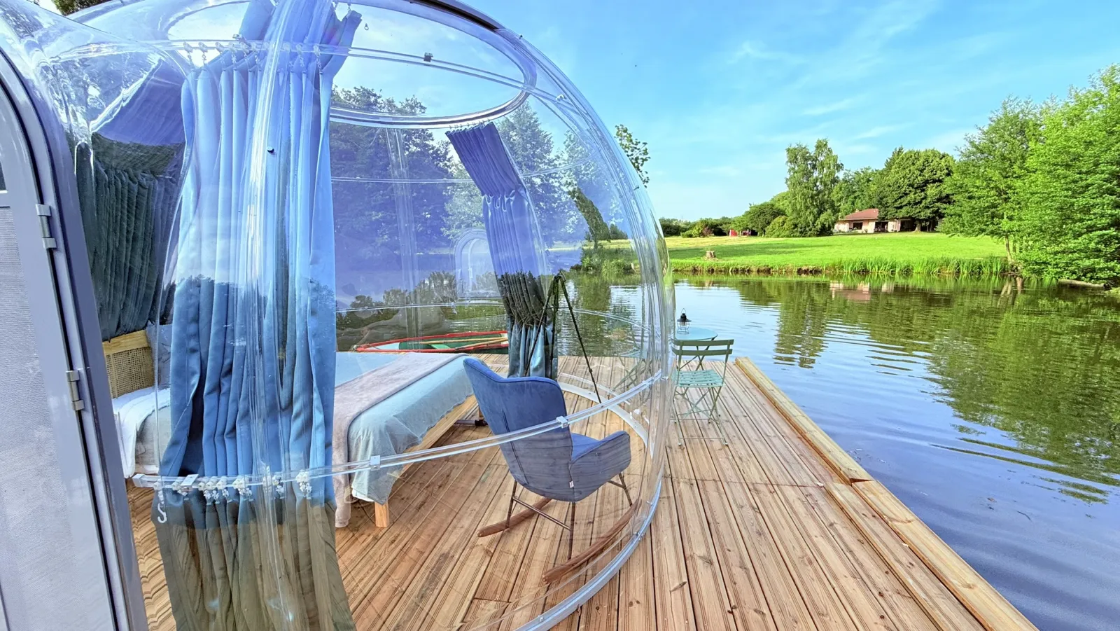 La Bulle sur l'eau, hébergement sur l’eau à Santranges