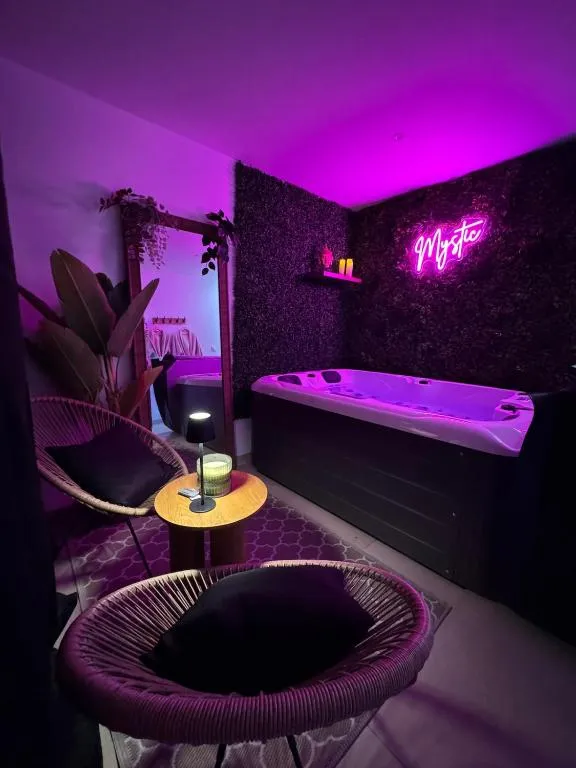 Love Room Le Mystic, love room à Saint-Symphorien