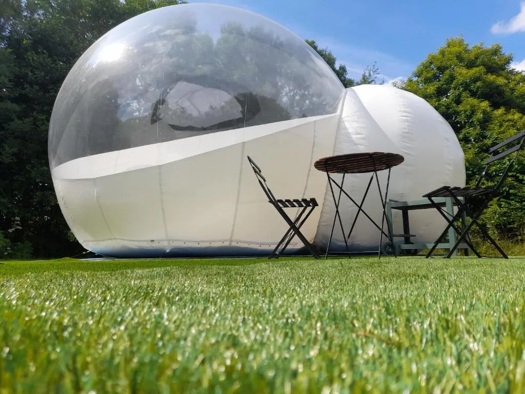 Bulle avec jacuzzi privatif, bulle à Notre-Dame-dʼElle