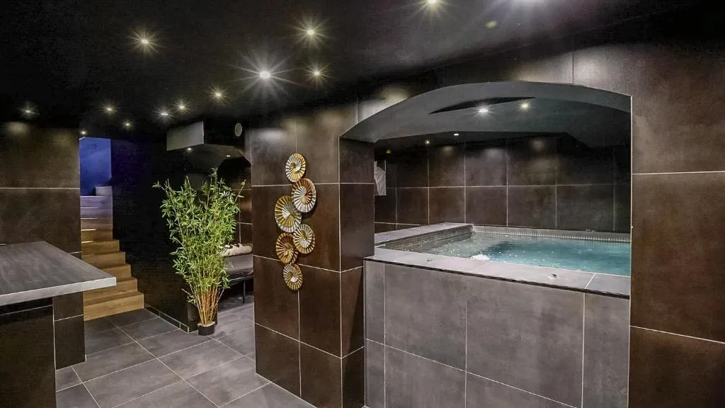 Jacuzzi XXL, love room à L'Escarène