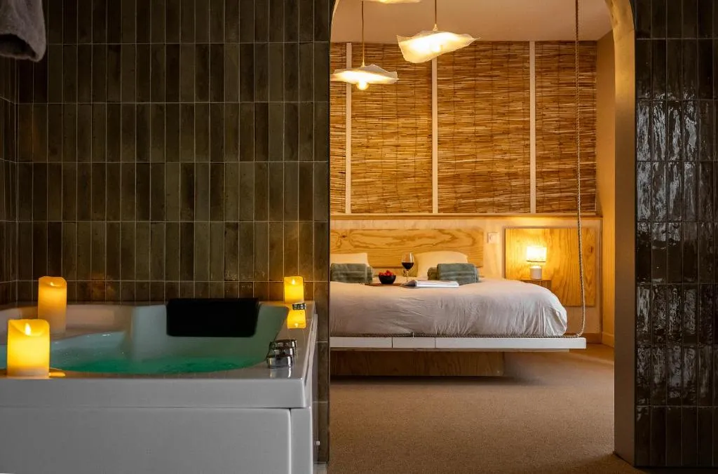 Suite Bali, love room à Brech