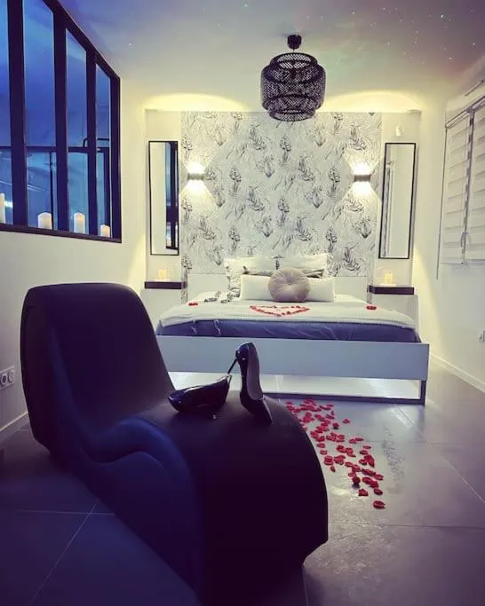 Le Diamant Secret, love room à Marzan