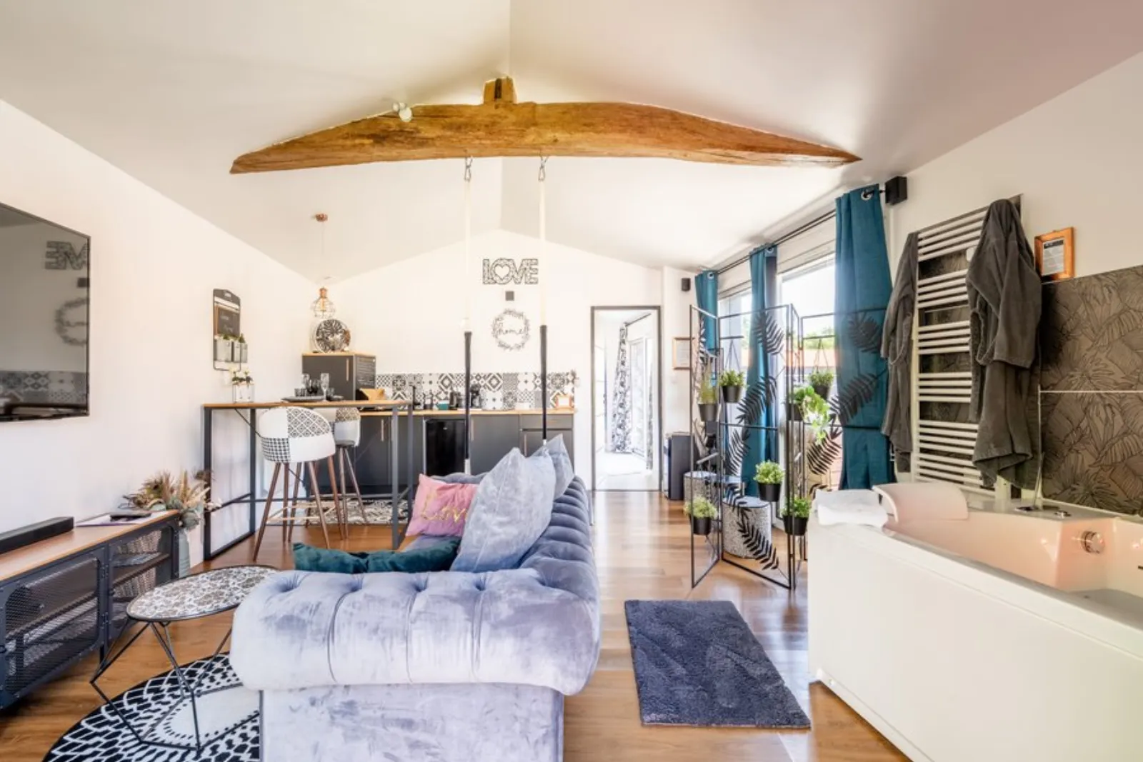 Love Home 85, love room à Bois-de-Céné