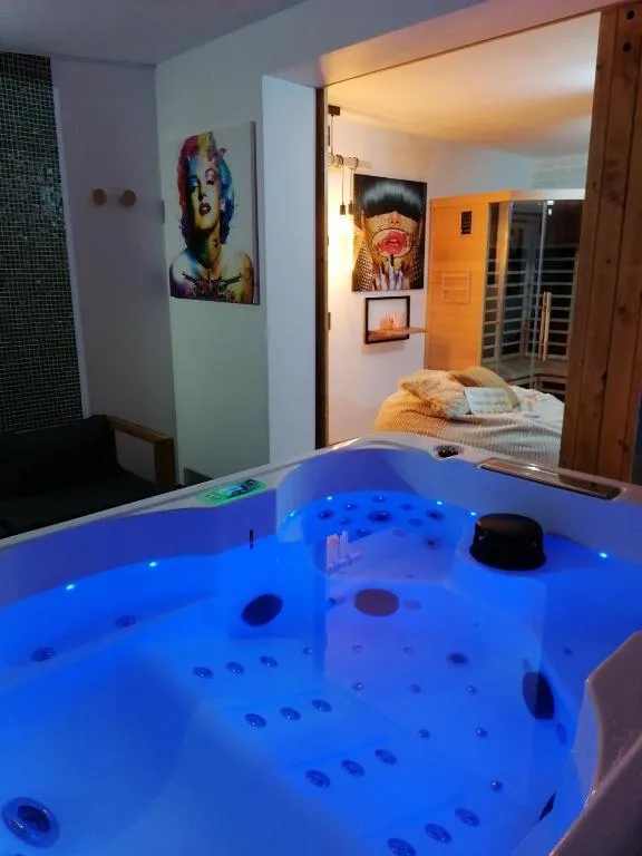 Gîte Pop et Pièce Coquine, love room à Calais
