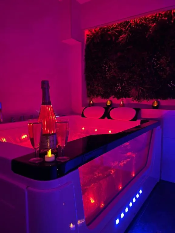 Aux Plaisirs des Sens, love room à Barr