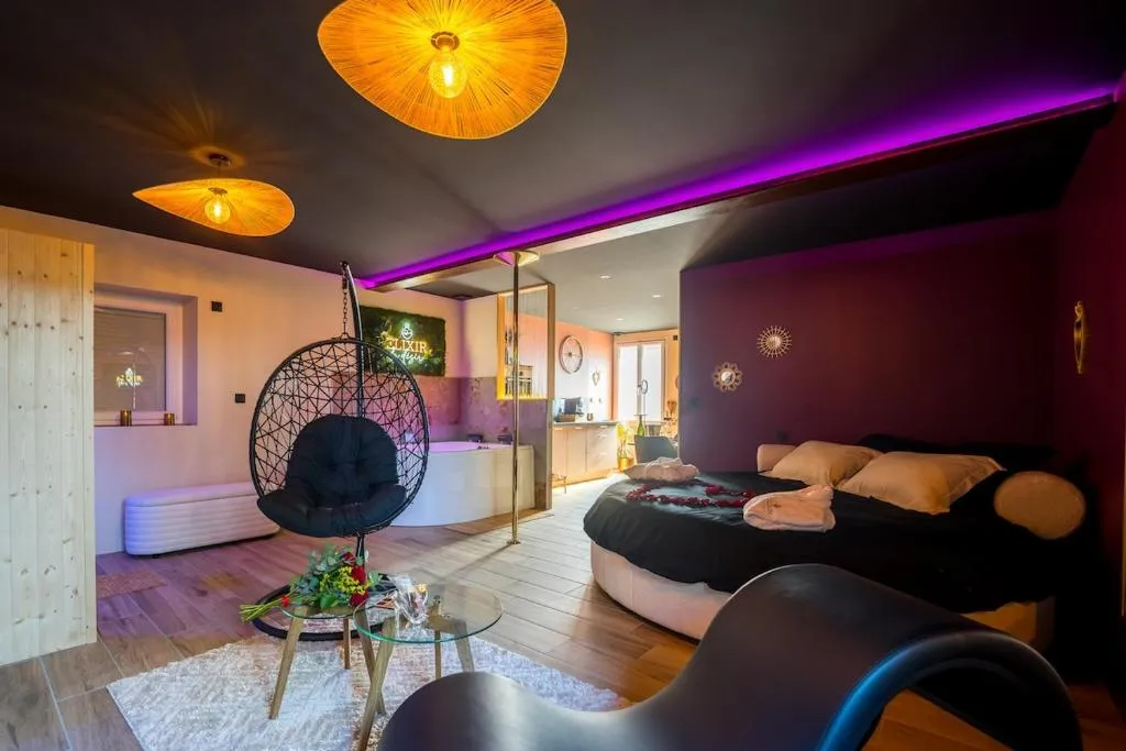 L'Elixir du Désir, love room à Le Breil-sur-Mérize
