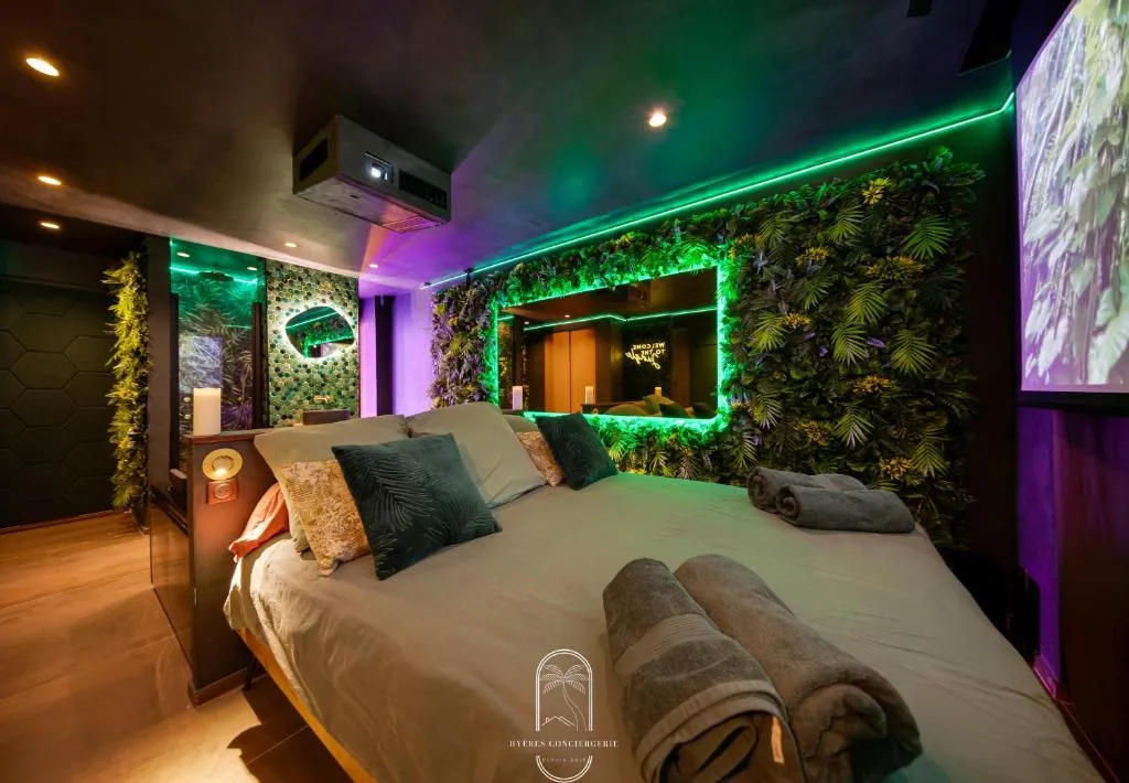 Jungle Love Room à Hyères, photo 2