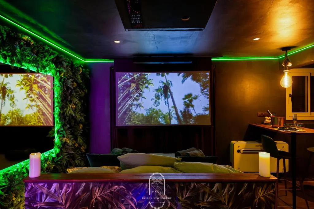 Jungle Love Room à Hyères, photo 4
