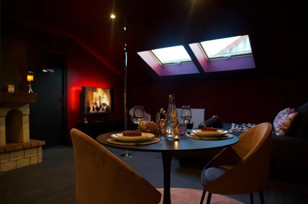 Suite Amour et Tentation à La Ville-du-Bois, photo 3