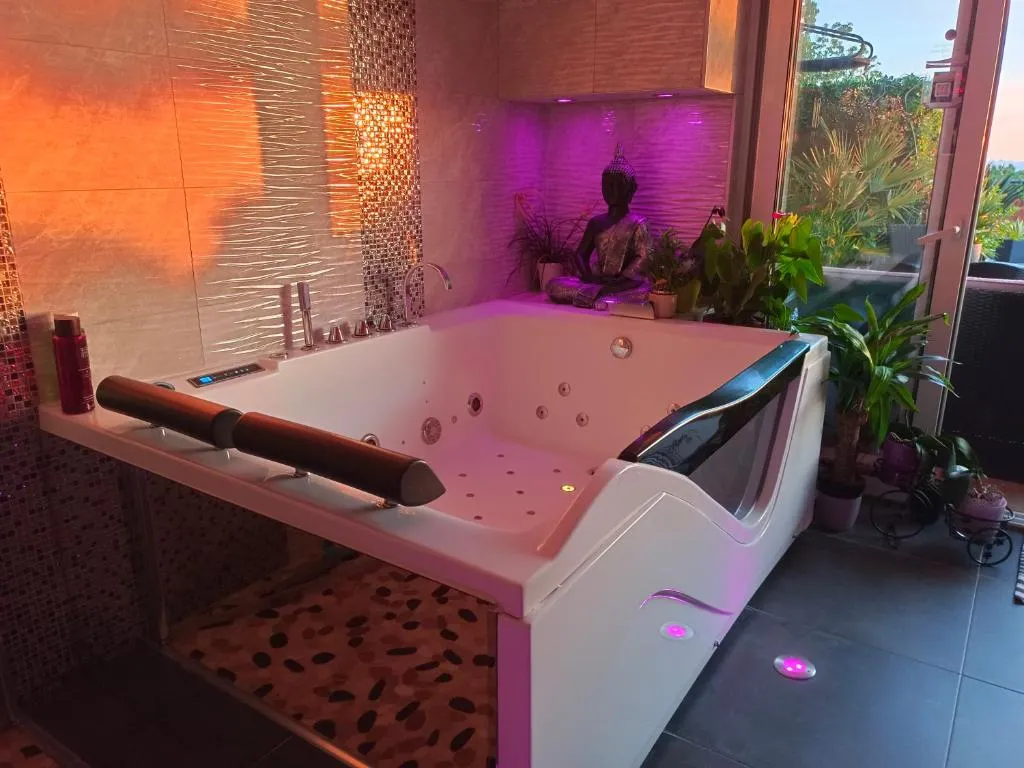 Spa de la Lune à Clichy-sous-Bois, photo 3